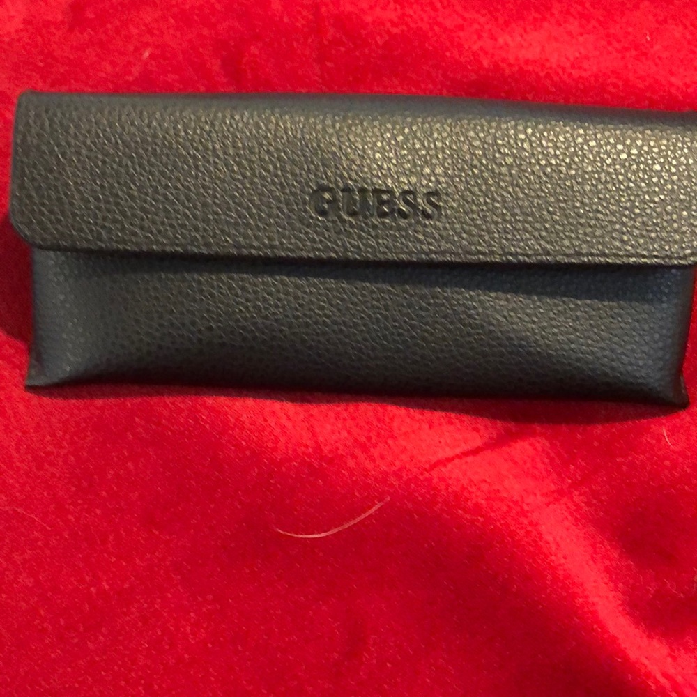 Guess glass case